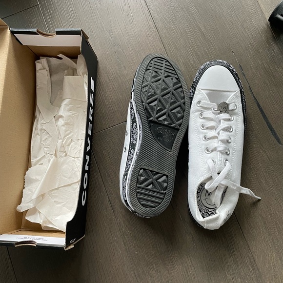 Miley Cyrus Low Top Converse - Picture 4 of 5